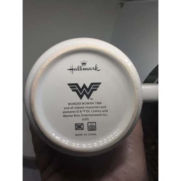 Hallmark /Wonder Woman 1984- Mom To The Rescue Mug - Picture 4 of 4